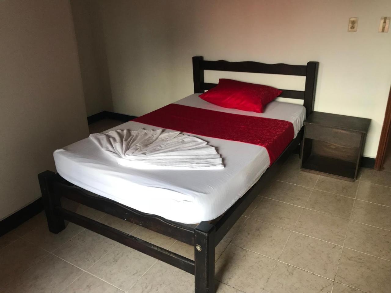 Hotel Y Balneario El Descanso Вилавиченцио Екстериор снимка